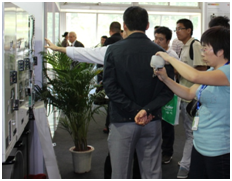 赫茲曼與客戶(hù)交流6