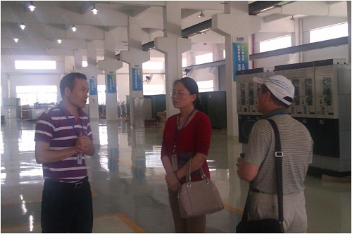 Roger向電科院專家介紹公司在配電設(shè)備一、二次技術(shù)融合方案